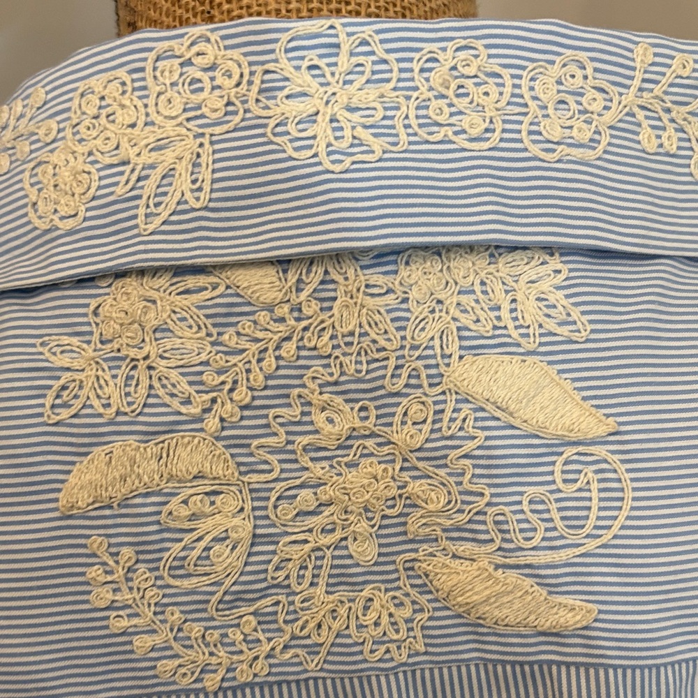 Alice and Olivia Blue Embroidered Women's Top - Picture 6 of 6